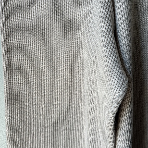 NWOT‼️Abercrombie & Fitch Wide Leg ribbed Knit Pants size M - Picture 4 of 7